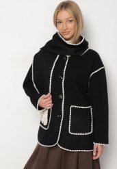 Czarna Pudełkowa Kurtka z Ozdobnymi Przeszyciami i Szalikiem Salenalia. Czarne kurtki Born2be, bez wzorów, z jeansu, bez kaptura. Za 199.99 zł.