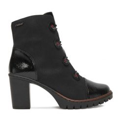 Botki Rieker. Czarne botki Rieker, bez wzorów, bez obcasa, na słupku, bez zapięcia. Za 369.99 zł.