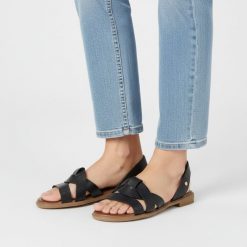 Sandały damskie Armodo, cholewka skóra naturalna płaski fason krzyżujące się paski otwarty nosek niski obcas klasyczna podeszwa, czarny, 40476. Czarne sandały Armodo, bez wzorów, ze skóry, klasyczne, z otwartym noskiem, bez obcasa, na obcasie, bez zapięcia. Za 309.00 zł.