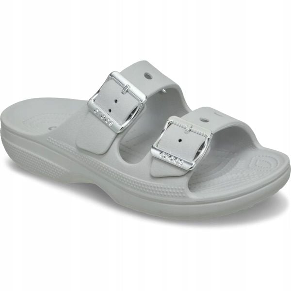 Klapki Dla Dorosłych Crocs Saturday Metallic Buckle. Szare klapki Crocs, bez wzorów, z materiału, bez obcasa. Za 199.99 zł.