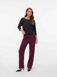 Vero Moda Koszulka w kolorze czarnym rozmiar: M. Czarne bluzki Vero Moda, m, bez wzorów, z lyocellu, bez kołnierzyka, bez ramiączek. Za 66.00 zł.