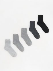 Skarpetki z wiskozą 5 pack - ciemnoszary. Szare skarpety Reserved, bez wzorów, z wiskozy. Za 49.99 zł.