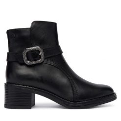 Botki Tamaris. Czarne botki Tamaris, bez wzorów, bez obcasa, na słupku, bez zapięcia. Za 509.99 zł.