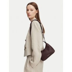 Torebka Calvin Klein. Czerwone torebki klasyczne Calvin Klein, bez wzorów, bez dodatków. Za 369.99 zł.