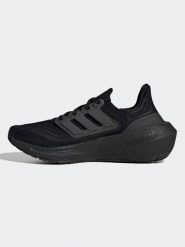 Adidas Buty "Ulrtaboost Light" w kolorze czarnym do biegania rozmiar: 39. Czarne obuwie sportowe Adidas, bez zapięcia, do biegania. Za 435.87 zł.