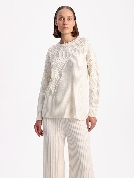 BGN Sweter w kolorze kremowym rozmiar: 34. Brązowe swetry BGN, bez wzorów, ze splotem, bez ramiączek. Za 107.95 zł.