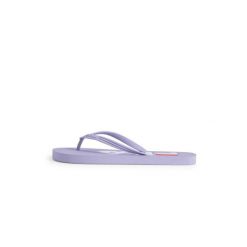 Klapki damskie Fila Troy. Fioletowe klapki Fila, z aplikacjami, z gumy, bez obcasa. Za 40.99 zł.
