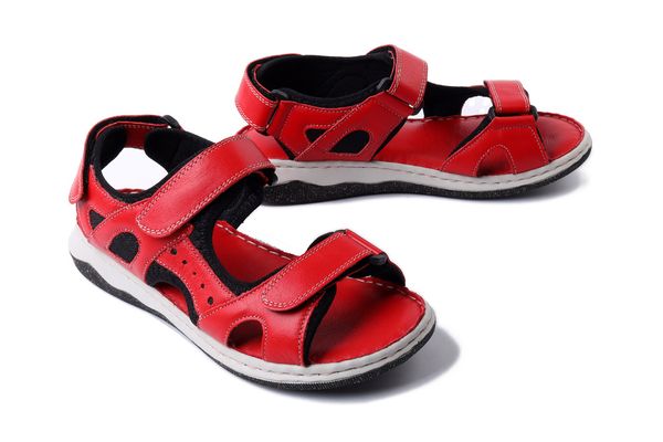 ARTIKER RELAKS 54C0614 czerwony, sandały damskie. Czerwone sandały Artiker Relaks, bez wzorów, sportowe, bez obcasa, na płaskiej podeszwie, bez zapięcia. Za 239.90 zł.