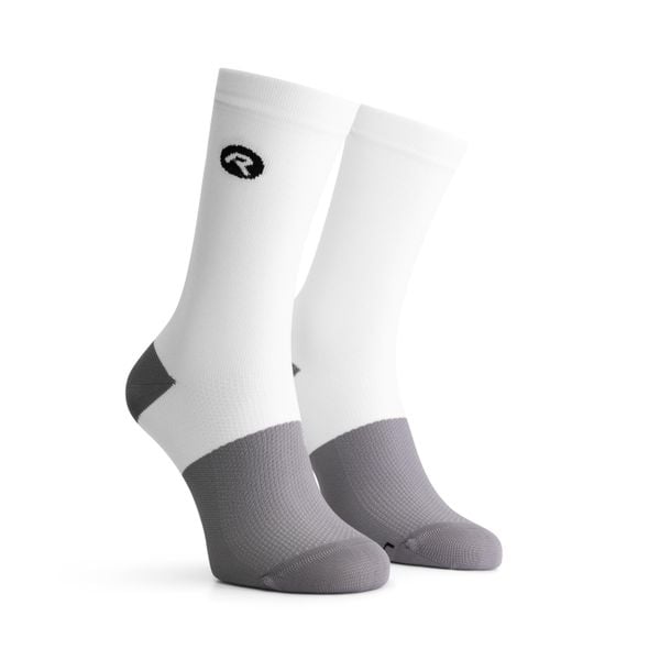 Skarpetki sportowe unisex Rogelli Distance. Białe skarpety Rogelli, bez wzorów, z elastanu. Za 60.00 zł.
