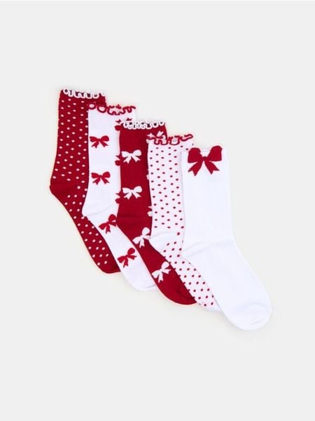 Skarpetki z motywem świątecznym 4 pack - czerwony. Czerwone skarpety Sinsay, bez wzorów. Za 19.99 zł.