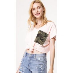 Różowa T-shirt Cosmothetic. Czerwone koszule Born2be, l, bez wzorów, z dzianiny, bez kołnierzyka, bez ramiączek. Za 29.99 zł.