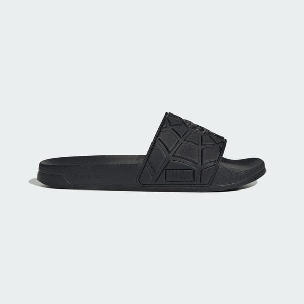 KLAPKI PRYSZNICOWE ADIDAS MARVEL SPIDER-MAN ADILETTE. Czarne klapki Adidas, bez wzorów, z syntetyku, bez obcasa. Za 179.00 zł.