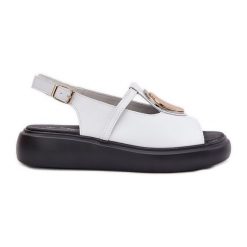 Skórzane Eleganckie Sandały Damskie S.Barski GR51-603 Białe. Białe sandały bez wzorów, ze skóry, eleganckie, bez obcasa, na koturnie, bez zapięcia. Za 257.10 zł.