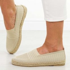Beżowe espadryle damskie, półbuty Vinceza 13624. Brązowe espadryle VINCEZA, bez wzorów, z jeansu, bez obcasa, na płaskiej podeszwie, bez zapięcia. W wyprzedaży za 75.65 zł.