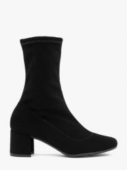 Czarne botki skarpetowe z elastyczną cholewką. Czarne botki Ryłko, bez wzorów, z nubiku, z okrągłym noskiem, bez obcasa, bez zapięcia. Za 399.99 zł.