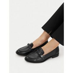 Lordsy Lasocki. Czarne lordsy Lasocki, bez wzorów, bez obcasa, bez zapięcia. Za 229.99 zł.