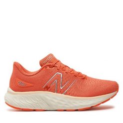 Buty do biegania New Balance. Brązowe obuwie sportowe New Balance, bez zapięcia, do biegania. Za 479.99 zł.