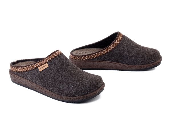 BEFADO 155D 182 brązowy, kapcie damskie. Brązowe obuwie domowe Befado, bez wzorów, bez zapięcia. Za 99.99 zł.