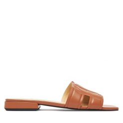 Klapki Furla. Brązowe klapki Furla, bez wzorów, bez obcasa. Za 749.99 zł.