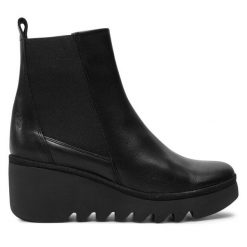 Botki Fly London. Czarne botki Fly London, bez wzorów, bez obcasa, na koturnie, bez zapięcia. Za 699.99 zł.