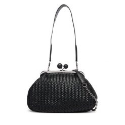 Torebka Weekend Max Mara. Czarne torebki klasyczne Weekend Max Mara, bez wzorów, bez dodatków. Za 2,239.00 zł.