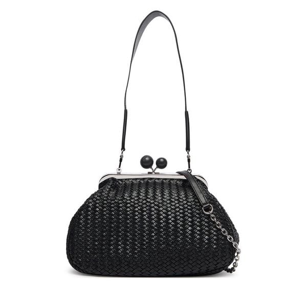 Torebka Weekend Max Mara. Czarne torebki klasyczne Weekend Max Mara, bez wzorów, bez dodatków. Za 2,239.00 zł.