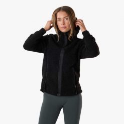 Bluza polarowa hiking damska Swedemount Lofoten Pile Jacket wodoodporna. Czarne bluzy SWEDEMOUNT, bez wzorów, z polaru, bez kaptura. Za 399.99 zł.