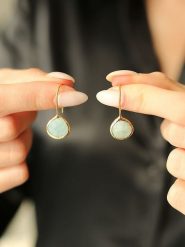 Pierres de Jade Pozłacane kolczyki z amazonitem rozmiar: onesize. Żółte kolczyki Pierres de Jade, pozłacane, z zapięciem typu bigiel. Za 83.81 zł.