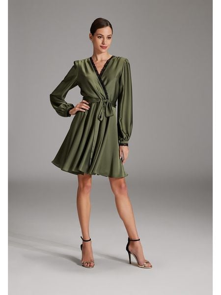 SWING Sukienka w kolorze khaki rozmiar: 40. Brązowe sukienki Swing, bez wzorów, z koronki, bez kołnierzyka, bez ramiączek, midi. Za 134.95 zł.