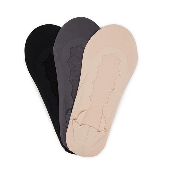 Stopki Nine West. Skarpety Nine West, bez wzorów. Za 39.99 zł.