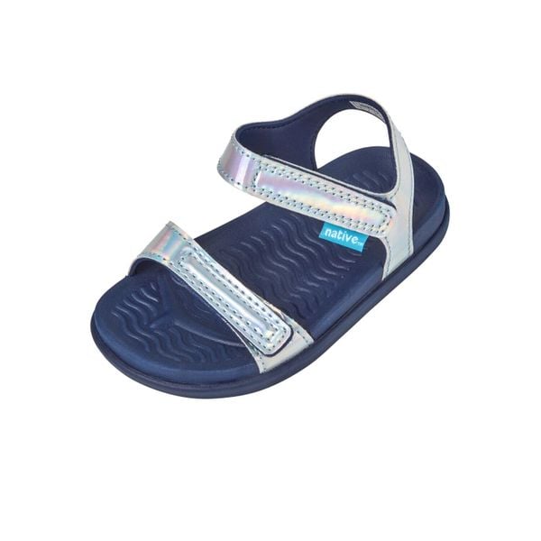 Sandały NATIVE CHARLEY HOLOGRAM YOUTH. Niebieskie sandały NATIVE SHOES, bez wzorów, bez obcasa, bez zapięcia. Za 99.99 zł.
