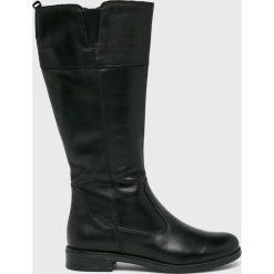 Tamaris - Kozaki. Czarne kozaki Tamaris, z gumy, z okrągłym noskiem, bez obcasa, na obcasie, bez zapięcia. W wyprzedaży za 359.90 zł.