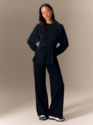 4F Bluza regular z wiązaniem i modalem damska - czarna L. Czarne bluzy 4f, l, bez wzorów, z dzianiny, bez kaptura. W wyprzedaży za 99.99 zł.
