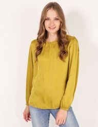 Gładka bluzka z wiskozy. Bluzki Unisono, s, bez wzorów, z tkaniny, eleganckie, bez kołnierzyka, bez ramiączek. Za 149.00 zł.