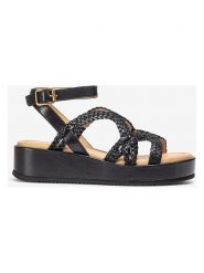 Unisa Skórzane sandały w kolorze czarnym na koturnie rozmiar: 40. Czarne sandały Unisa, bez wzorów, z otwartym noskiem, bez obcasa, na koturnie, bez zapięcia. Za 304.99 zł.