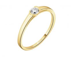 Pierścionek z żółtego złota z brylantem - 0,12 ct - próba 585. Żółte pierścionki Apart, z brylantem, złote. W wyprzedaży za 2,093.00 zł.