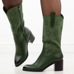 Zielone ażurowe kozaki damskie na obcasie Jezzi 2337-11. Zielone kozaki Jezzi, na jesień, z dzianiny, bez obcasa, na obcasie, bez zapięcia. Za 259.00 zł.