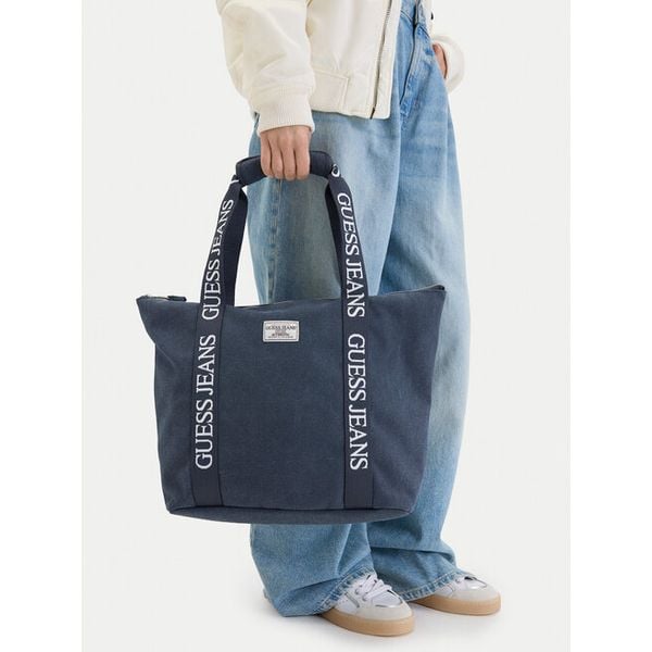 Torebka Guess Jeans. Niebieskie shopper Guess Jeans, z aplikacjami, z jeansu, bez dodatków. Za 143.99 zł.