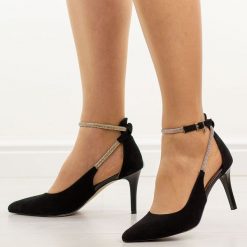 Czarne zamszowe skórzane Polskie szpilki damskie Prestige 2247. Czarne szpilki Prestige, bez wzorów, ze skóry, biznesowe, bez obcasa, na obcasie, bez zapięcia. Za 439.00 zł.