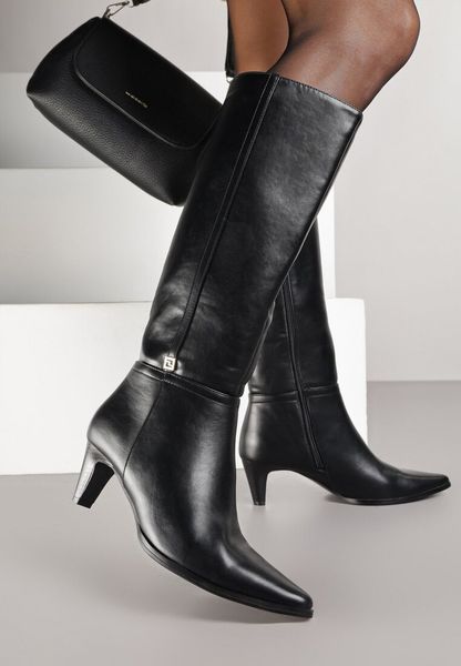 Czarne Kozaki na Stożku z Geometryczną Aplikacją Nallaria. Czarne kozaki Born2be, bez obcasa, na obcasie, bez zapięcia. Za 149.99 zł.