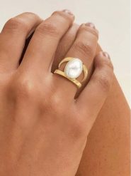 Les Favorites Pozłacany pierścionek z masą perłową rozmiar: 54. Białe pierścionki Les Favorites, z perłą, pozłacane. Za 195.99 zł.