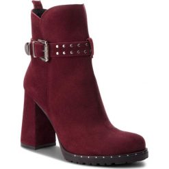 Botki SOLO FEMME - 26535-35-H97/000-02-00 Bordo. Czerwone botki Solo Femme, z aplikacjami, ze skóry, bez obcasa, na obcasie, bez zapięcia. W wyprzedaży za 299.00 zł.