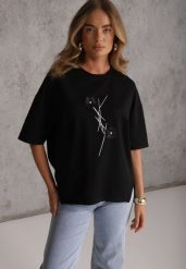 Czarny Wiskozowy T-shirt Ozdobiony Kwiatami i Perełkami Muvine. Czarne t-shirty Renee, l, z aplikacjami, z jeansu, bez kołnierzyka, bez ramiączek. Za 79.99 zł.