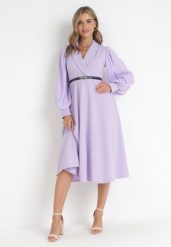 Fioletowa Sukienka Rozkloszowana z Paskiem Aidyn. Fioletowe sukienki Born2be, na imprezę, bez wzorów, eleganckie, bez kołnierzyka, bez ramiączek, midi, kopertowe. Za 119.99 zł.