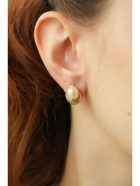 Pierres delicates Kolczyki-wkrętki w kolorze białym z perłami rozmiar: onesize. Białe kolczyki Pierres delicates, z perłą, z mosiądzu. Za 65.54 zł.