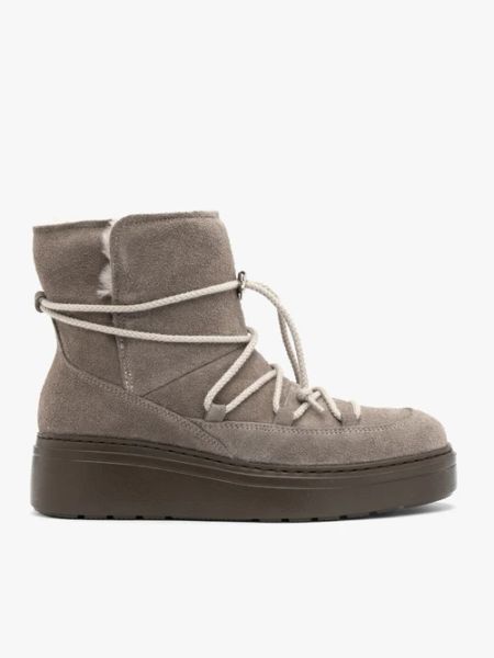 Szare sznurowane śniegowce. Szare botki Ryłko, na zimę, bez wzorów, ze skóry, z okrągłym noskiem, bez obcasa, na platformie, bez zapięcia. Za 549.99 zł.