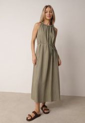 Zielona Wiskozowa Sukienka Bez Rękawów z Warkoczowym Splotem przy Dekolcie Shirineli. Zielone sukienki Born2be, na co dzień, l, bez wzorów, z tkaniny, boho, bez kołnierzyka, plus size, bez ramiączek, maxi, proste. Za 109.99 zł.