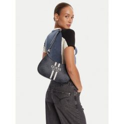 Torebka Guess. Czarne torebki klasyczne Guess, z aplikacjami, bez dodatków. Za 589.99 zł.