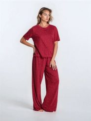 Piżama dwuczęściowa z domieszką wiskozy - bordowy. Czerwone piżamy Sinsay, bez wzorów, z wiskozy, bez ramiączek. Za 59.99 zł.