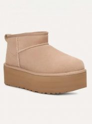 UGG Botki "Classic Ultra Mini Platform" w kolorze beżowym rozmiar: 38. Brązowe botki UGG, bez wzorów, z wełny, bez obcasa, na platformie, bez zapięcia. Za 766.95 zł.